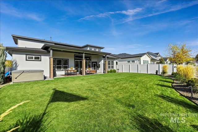 8749 W Suttle Lake Dr, Boise, ID 83714