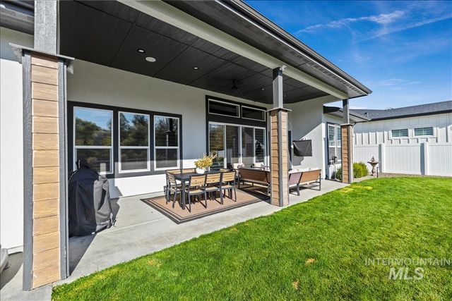 8749 W Suttle Lake Dr, Boise, ID 83714