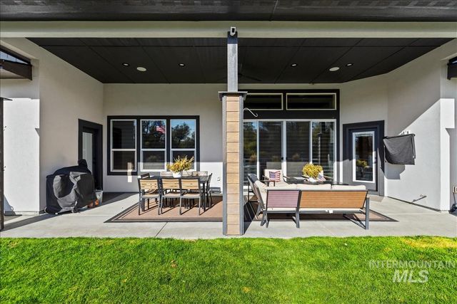 8749 W Suttle Lake Dr, Boise, ID 83714