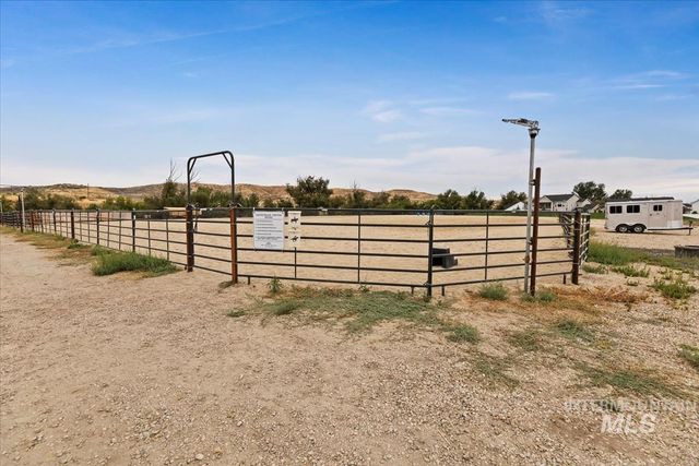 8749 W Suttle Lake Dr, Boise, ID 83714