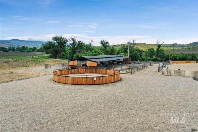 8749 W Suttle Lake Dr, Boise, ID 83714