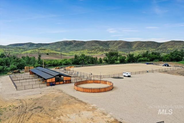 8749 W Suttle Lake Dr, Boise, ID 83714