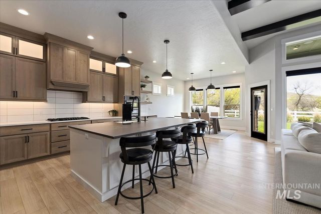 8749 W Suttle Lake Dr, Boise, ID 83714