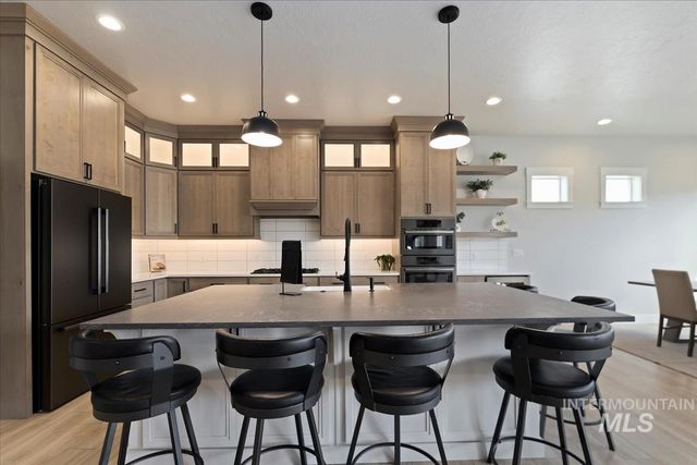 8749 W Suttle Lake Dr, Boise, ID 83714