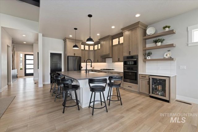 8749 W Suttle Lake Dr, Boise, ID 83714