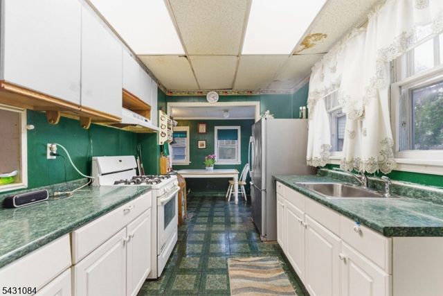 1142 Stasia St, Teaneck Twp., NJ 07666