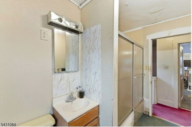 1142 Stasia St, Teaneck Twp., NJ 07666