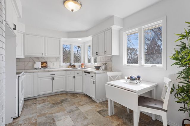 2381 Pagel Road, Mendota Heights, MN 55120