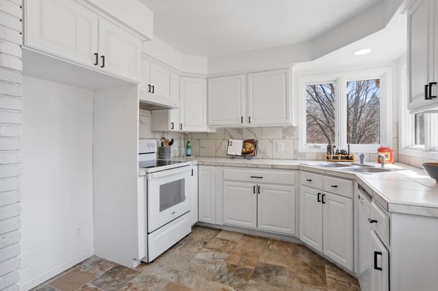 2381 Pagel Road, Mendota Heights, MN 55120