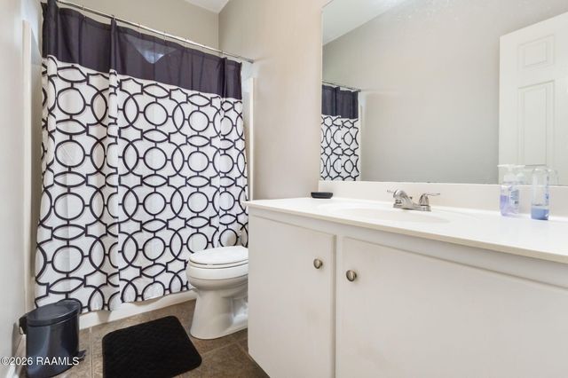 102 Doncaster Circle, Youngsville, LA 70592
