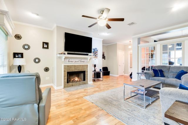102 Doncaster Circle, Youngsville, LA 70592