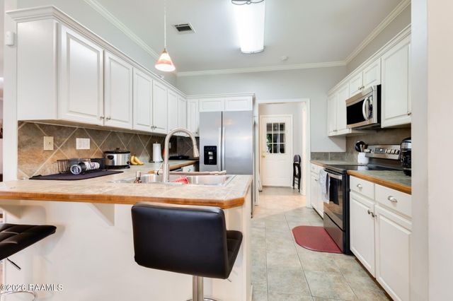 102 Doncaster Circle, Youngsville, LA 70592
