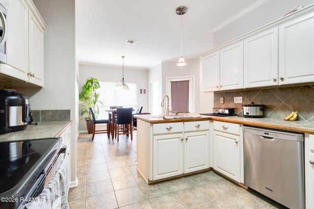 102 Doncaster Circle, Youngsville, LA 70592