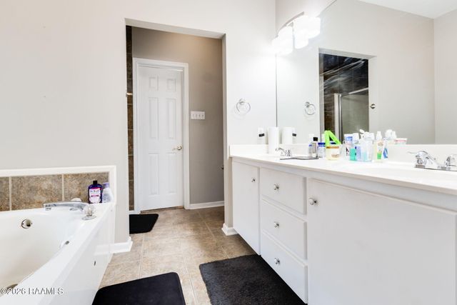 102 Doncaster Circle, Youngsville, LA 70592