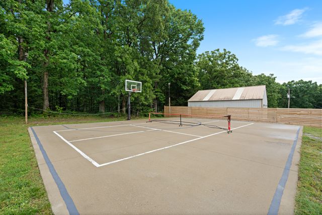 216 Rouse Rd, Dickson, TN 37055