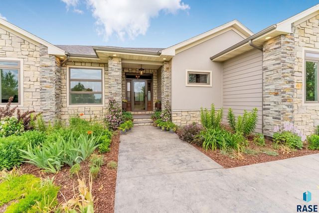 512 E 77th St, Sioux Falls, SD 57108
