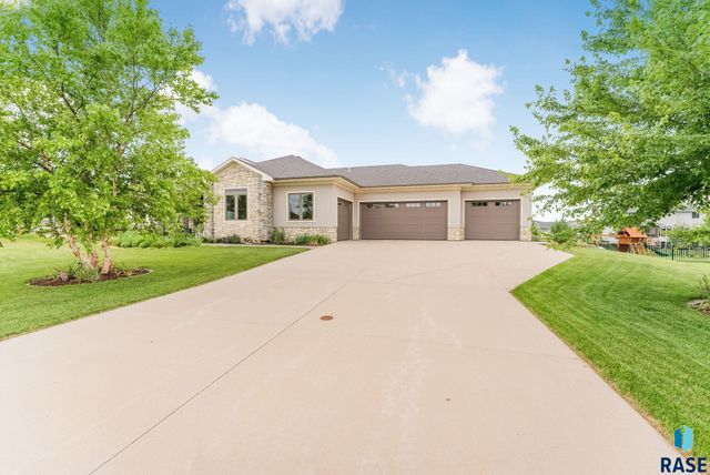 512 E 77th St, Sioux Falls, SD 57108