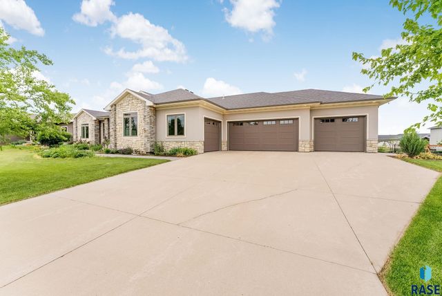 512 E 77th St, Sioux Falls, SD 57108