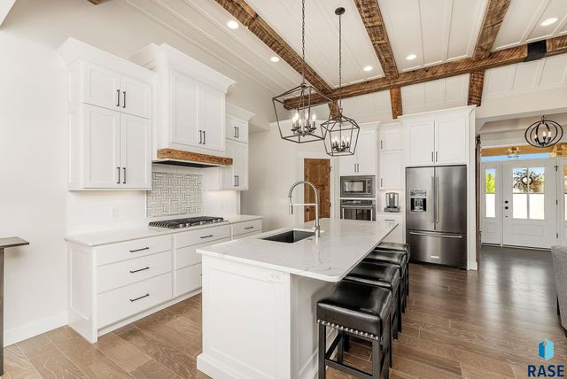 512 E 77th St, Sioux Falls, SD 57108