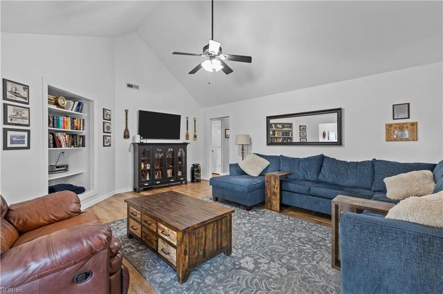1633 Head Of River RD, Chesapeake, VA 23322