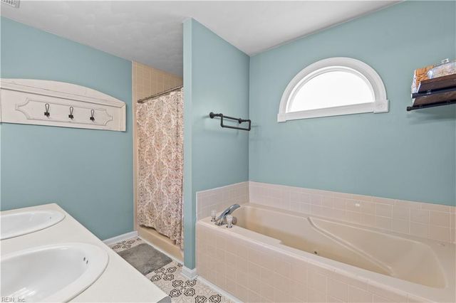1633 Head Of River RD, Chesapeake, VA 23322