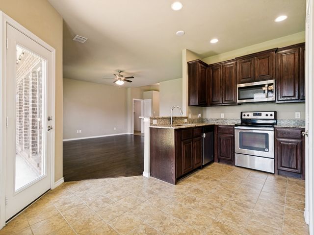 4009 Kensington Drive, Sanger, TX 76266