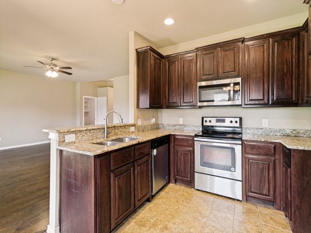 4009 Kensington Drive, Sanger, TX 76266