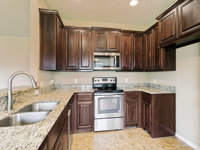 4009 Kensington Drive, Sanger, TX 76266