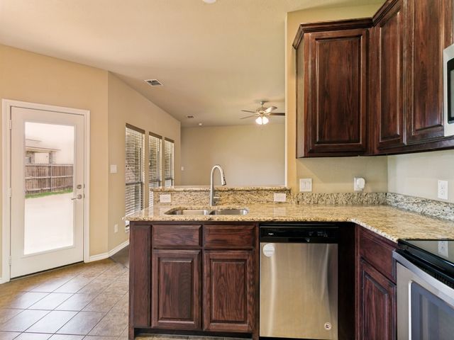 4009 Kensington Drive, Sanger, TX 76266