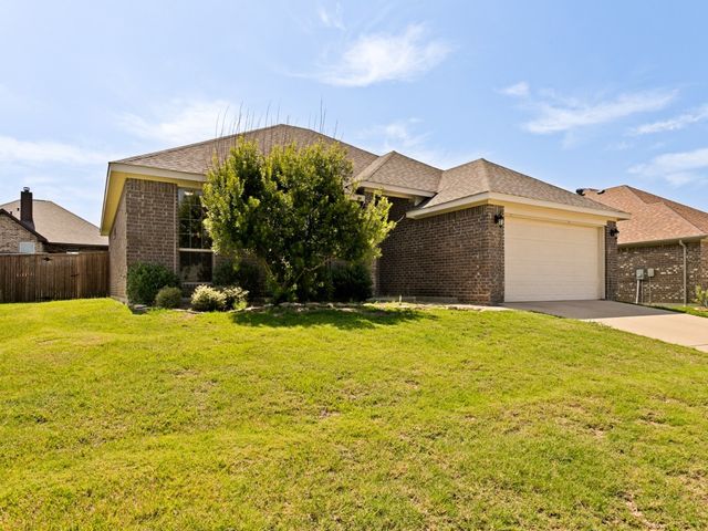 4009 Kensington Drive, Sanger, TX 76266
