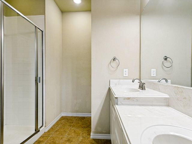 4009 Kensington Drive, Sanger, TX 76266