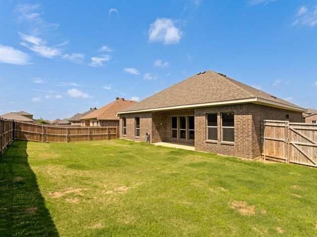 4009 Kensington Drive, Sanger, TX 76266