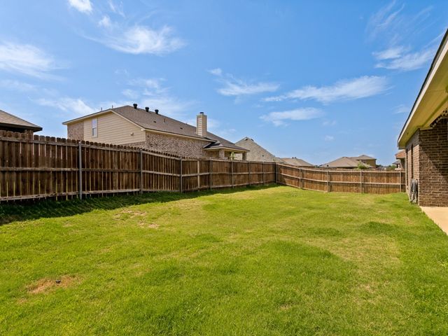 4009 Kensington Drive, Sanger, TX 76266