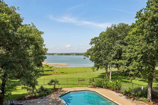 823 Carrie Court, Lakewood Village, TX 75068