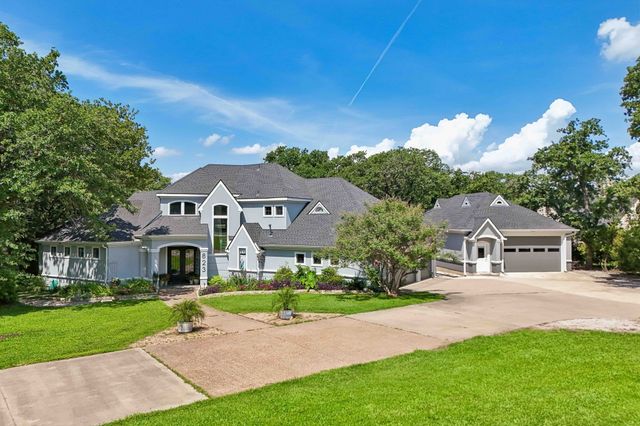 823 Carrie Court, Lakewood Village, TX 75068