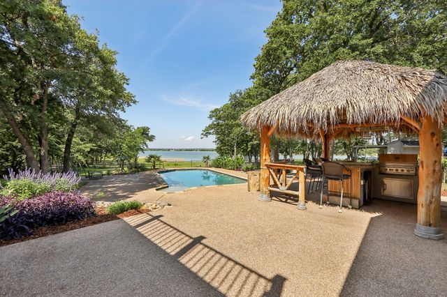 823 Carrie Court, Lakewood Village, TX 75068