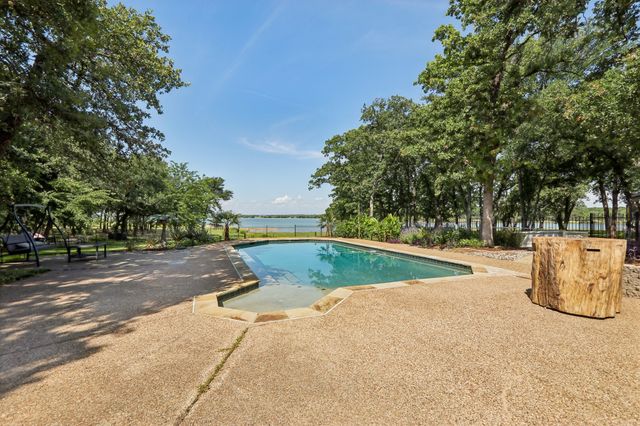 823 Carrie Court, Lakewood Village, TX 75068