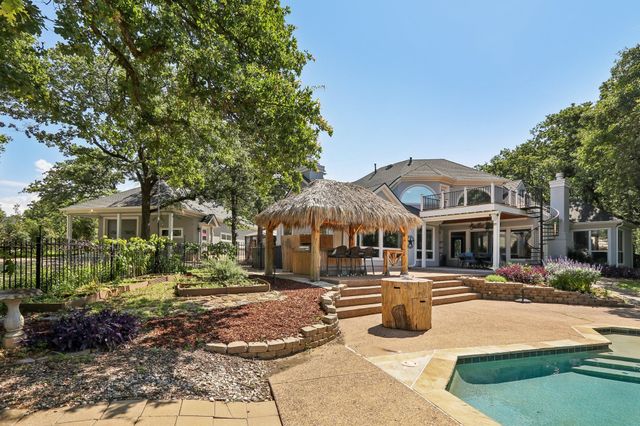 823 Carrie Court, Lakewood Village, TX 75068