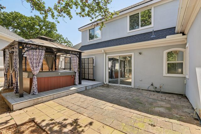 823 Carrie Court, Lakewood Village, TX 75068