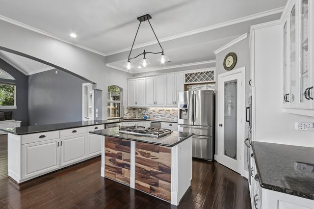 823 Carrie Court, Lakewood Village, TX 75068