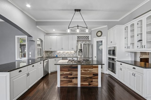 823 Carrie Court, Lakewood Village, TX 75068