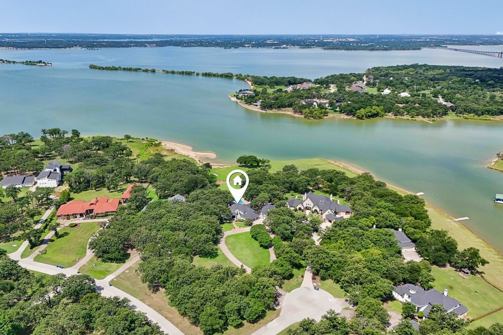 823 Carrie Court, Lakewood Village, TX 75068