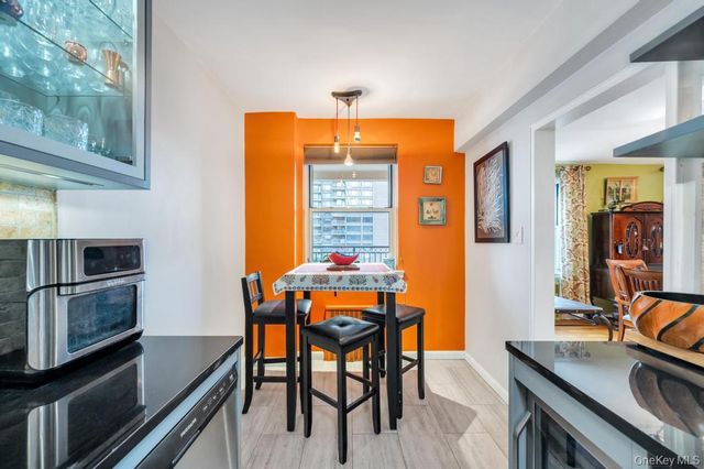 162-41 Powells Cove Boulevard 2J, Beechhurst, NY 11357