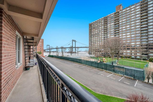 162-41 Powells Cove Boulevard 2J, Beechhurst, NY 11357