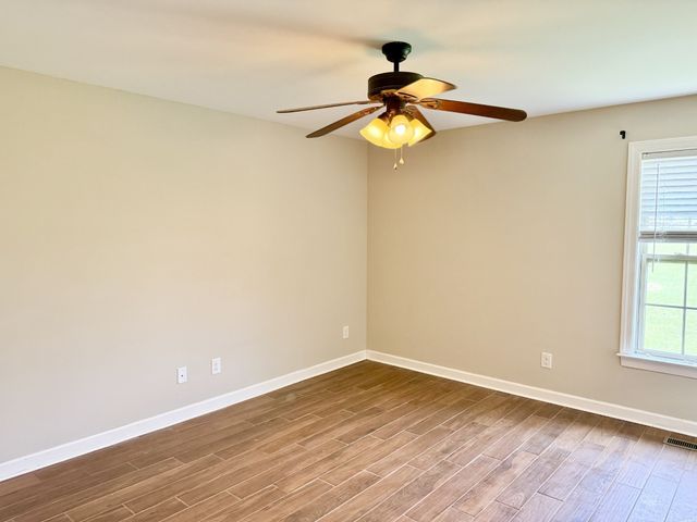 530 Thompson Ln, Portland, TN 37148