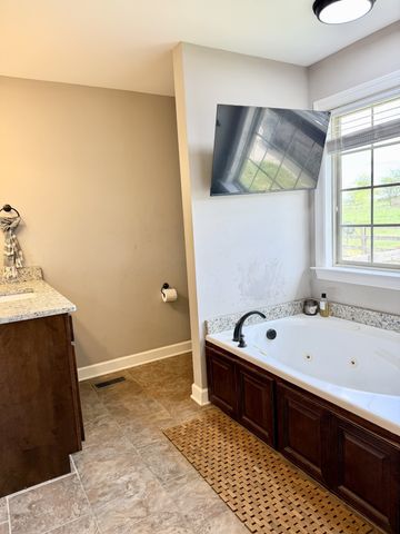 530 Thompson Ln, Portland, TN 37148