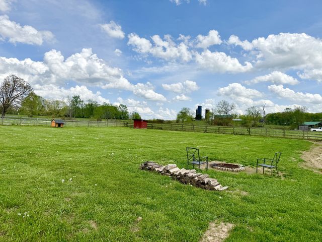 530 Thompson Ln, Portland, TN 37148