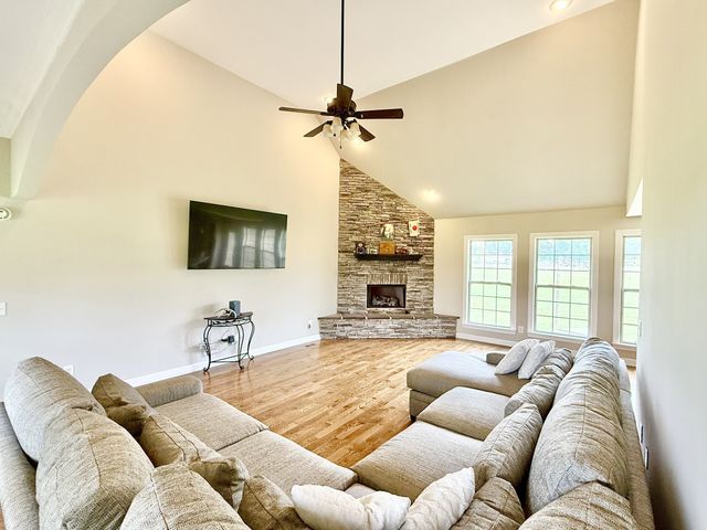 530 Thompson Ln, Portland, TN 37148