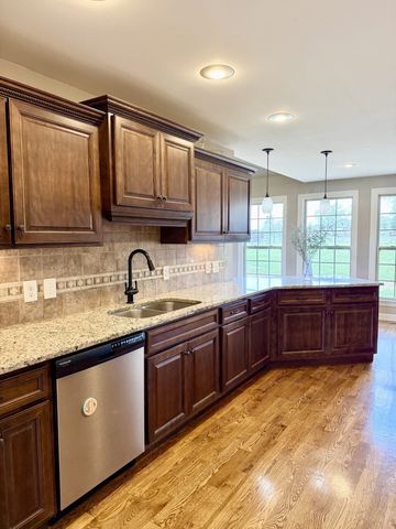 530 Thompson Ln, Portland, TN 37148