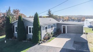 10476 Runyan Lake Road, Fenton, MI 48430